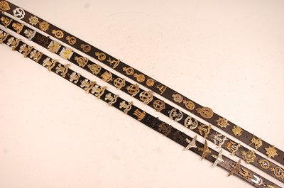 Lot 2201 - A collection of cap badges and insignia to...