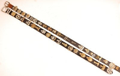 Lot 2206 - A collection of cap badges and insignia to...