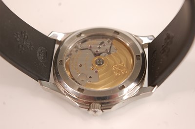 Lot 3160 - A gent's Patek Philippe Aquanaut stainless...