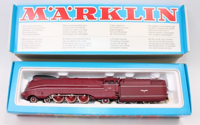 Lot 479 - Marklin HO 3089 loco and tender 4-6-2,...