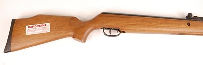 Lot 2552 - An SMK 19-18 Cal 5.5mm/.22 break barrel air...