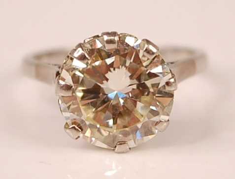 Lot 3100 - A platinum diamond solitaire ring, featuring a...