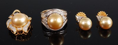 Lot 3167 - A suite of jewellery, comprising a pair of...