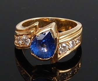Lot 3168 - An 18ct yellow gold, tanzanite and diamond...