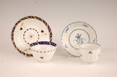Lot 3021 - An 18th century Worcester tea bowl on stand,...