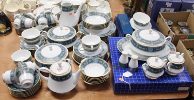 Lot 149 - A Noritake Deloraine pattern part tea and...