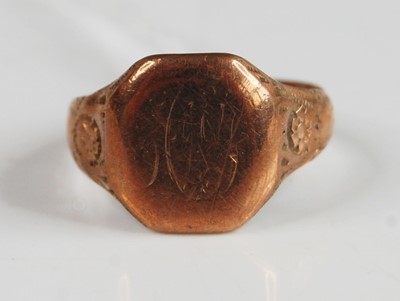Lot 357 - A 9ct rose gold octagonal signet ring with...