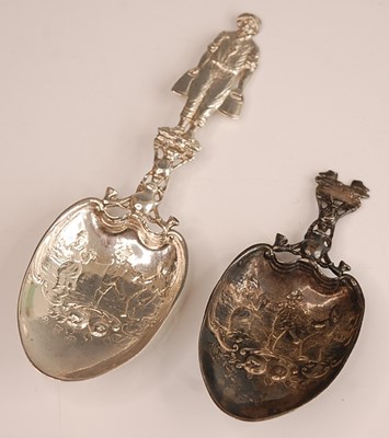Lot 1042 - An early 20th century Hanau silver serving...