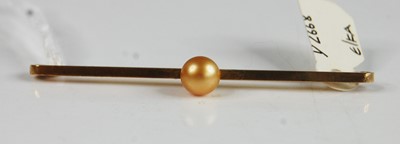 Lot 370 - A 9ct yellow gold bar brooch with a 6.4mm...