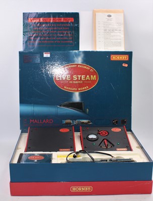 Lot 1 - A Hornby live steam 00 gauge boxed Mallard...