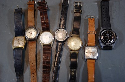 Lot 461 - A collection of gents wrist watches to include...
