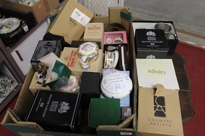 Lot 106 - A box of miscellaneous items, to include an...