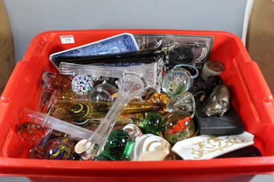 Lot 139 - A box of miscellaneous items to include glass...