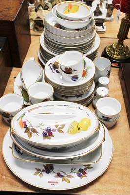 Lot 142 - A collection of Royal Worcester oven-to-table...