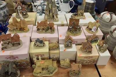 Lot 208 - A collection of 19 David Winter cottage...