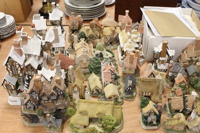 Lot 211 - A large collection of loose David Winter...