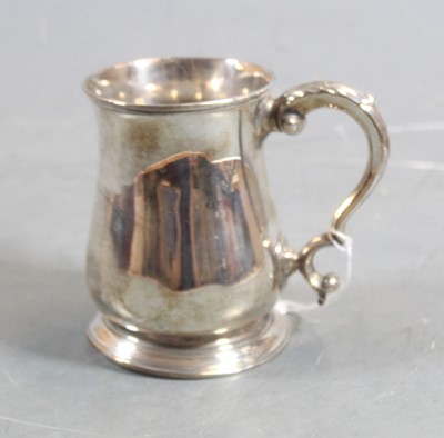 Lot 323 - A George III silver bell shaped tankard,...