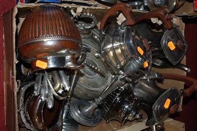 Lot 346 - A box of miscellaneous metalware, to include...