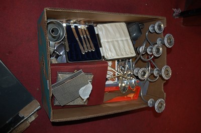 Lot 330 - A box of miscellaneous items, to include a...