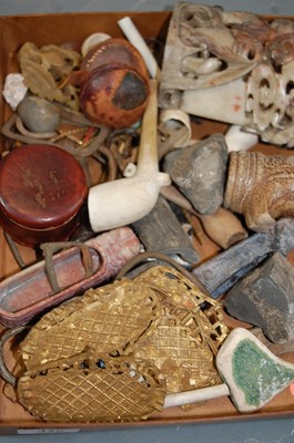 Lot 426 - A collection of miscellaneous items, to...