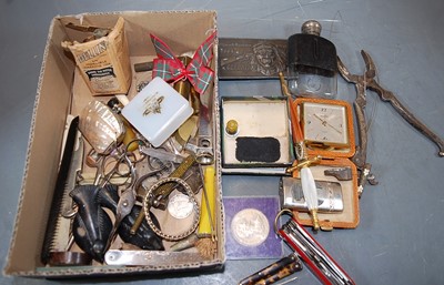Lot 427 - A small collection of miscellaneous items, to...