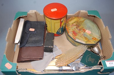 Lot 434 - A collection of miscellaneous items, to...