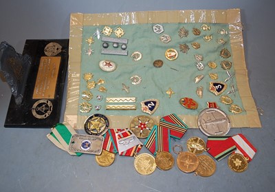 Lot 435 - A collection of miscellaneous items, to...