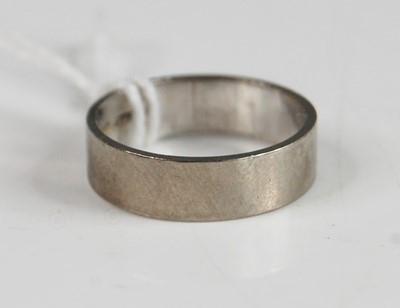 Lot 384 - An 18ct white gold wedding band, 3.8g, size K/L