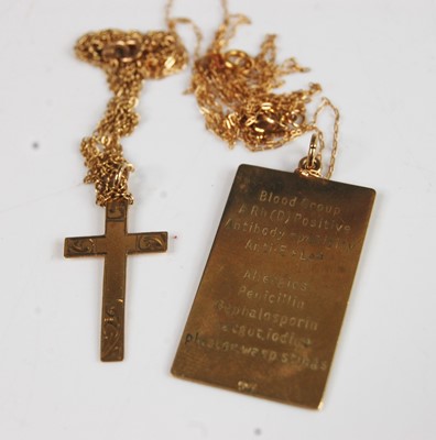Lot 397 - A 9ct gold cross pendant on finelink neck...