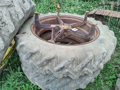 Lot 142 - 2 x 30.6 x 12-385 Star Dual Wheels
