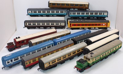 Lot 236 - Fifteen Lima/Big Big trains bogie coaches, all...