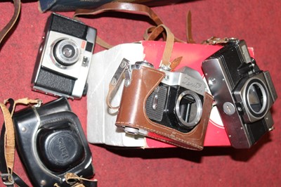 Lot 215 - A mixed  box of vintage cameras, to include...