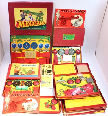 Lot 142 - A collection of mixed 1950s/60s red and green...