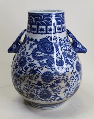 Lot 10 - A modern Chinese export blue and white vase,...