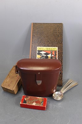 Lot 65 - A box containing a collection of miscellaneous...