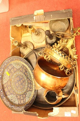 Lot 90 - A collection of metalwares, to include enamel...