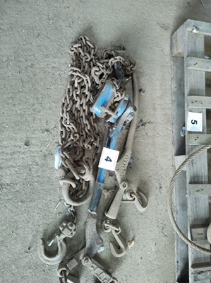 Lot 4 - Qty of Chains and Hoist