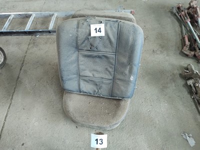 Lot 14 - Seat