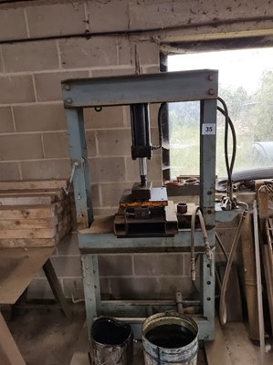 Lot 35 - Metal Press