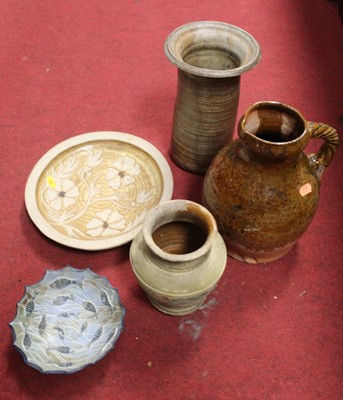 Lot 197 - A small collection of studio pottery, to...