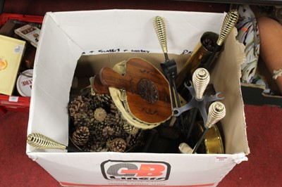 Lot 204 - A collection of miscellaneous items, to...