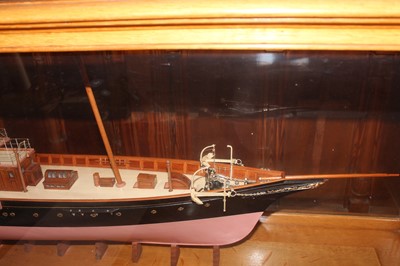 Lot 68 - A very well made Ship Makers display model of...