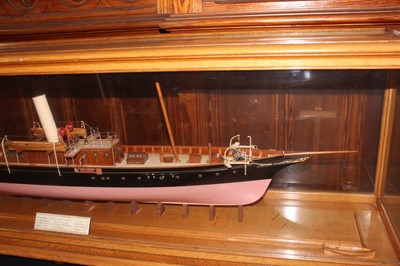 Lot 68 - A very well made Ship Makers display model of...