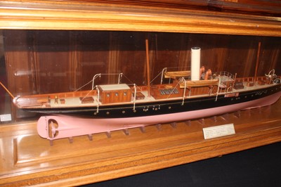 Lot 68 - A very well made Ship Makers display model of...