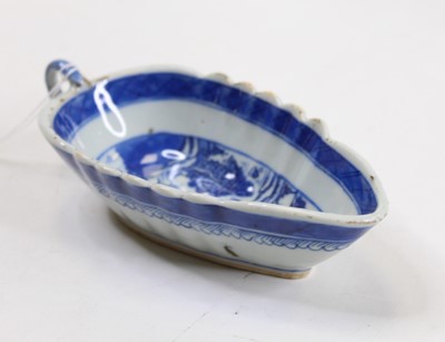 Lot 225 - An early 19th century Chinese blue and white...
