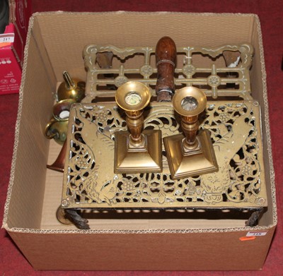 Lot 218 - A box of miscellaneous metalware, to include a...