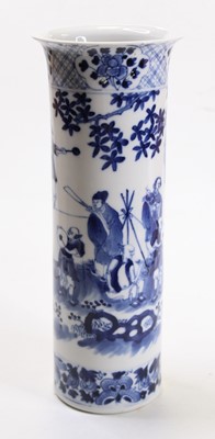 Lot 270 - A Chinese export vase having a flared neck to...
