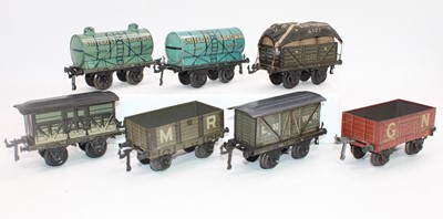 Lot 274 - A small tray containing 7x Bing items for the...