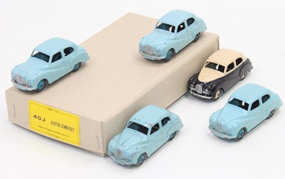 Lot 1067 - Dinky Toys 40j Austin Somersets in...