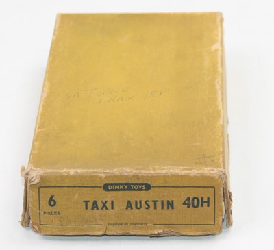 Lot 1060 - Dinky Toys 40h Austin Taxi empty original...